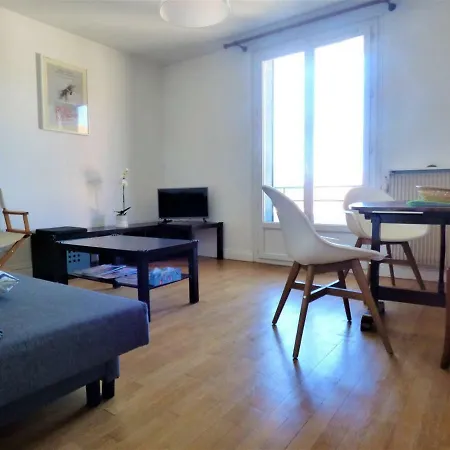 L'escale Gourmande, Coeur De Vile Avec Garage Dijon